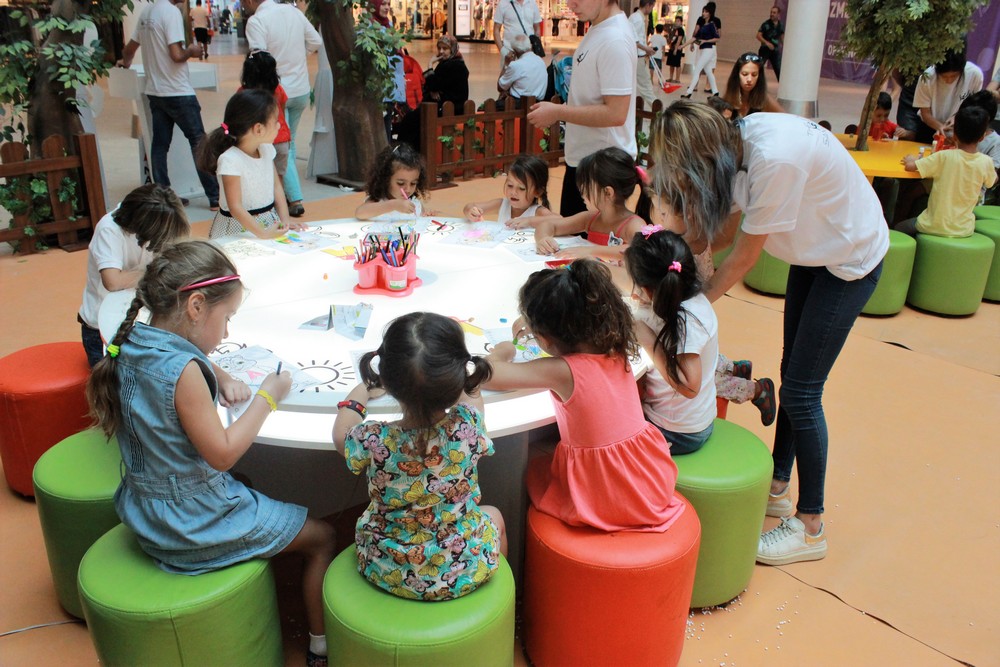 Mall of Antalya zemin kattaki etkinlik alanında  Alvin ve Sincaplar 17 Eylül ’e  kadar  minik ziyaretçilerle  buluşuyor. 